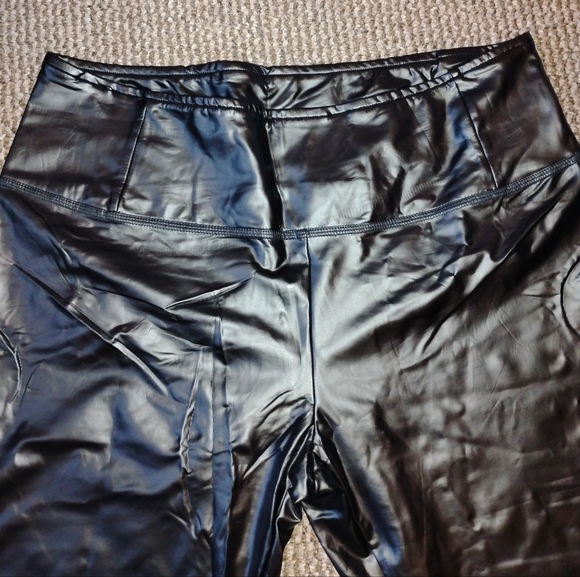 Chic Black Faux Leather Trousers - Picture 2 of 6